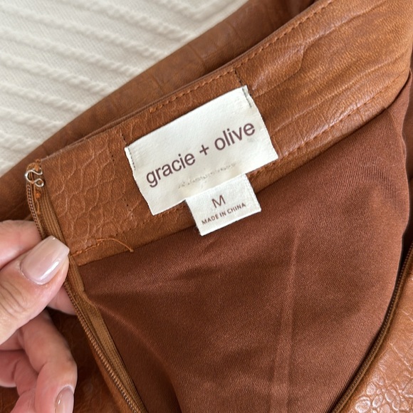 Vegan leather mini skirt - Picture 3 of 3